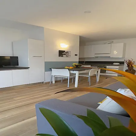 Candiani C3 Quadrilocale 2 Livelli Lägenhet